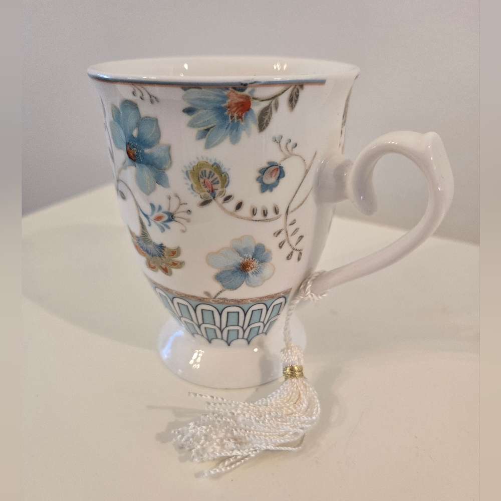 🌸Ceramic Mug with Tassel Accent